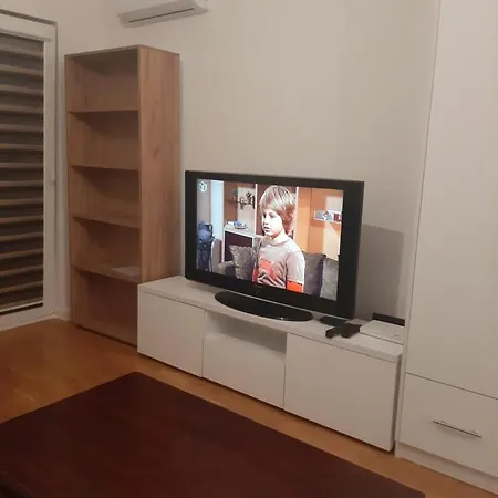 شقة Stan Na Dan Bulevar-studio